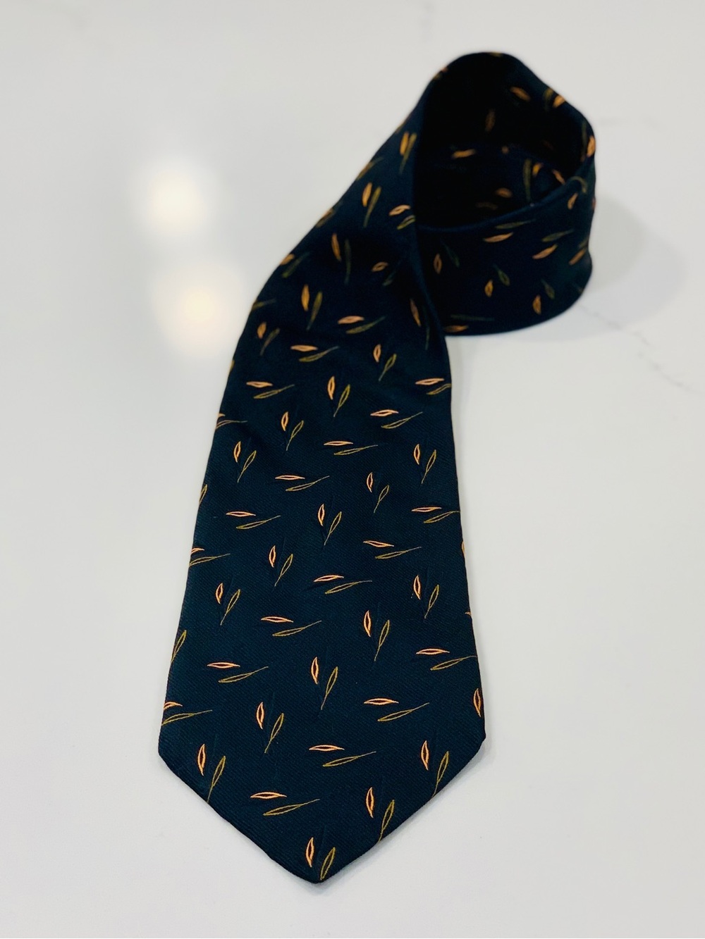 ALTEA MILANO Italian Silk Tie Black Leaf Pattern L: 59" W: 4"